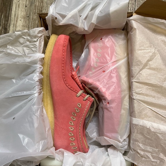 Clarks Women's Wallabees Coral Suede Moccasins Size 12 - Picture 11 of 11